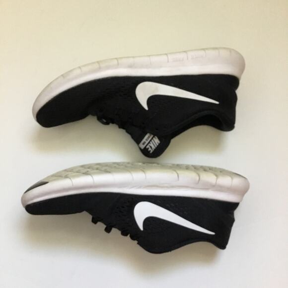 Nike Black Sneakers - Picture 6 of 7